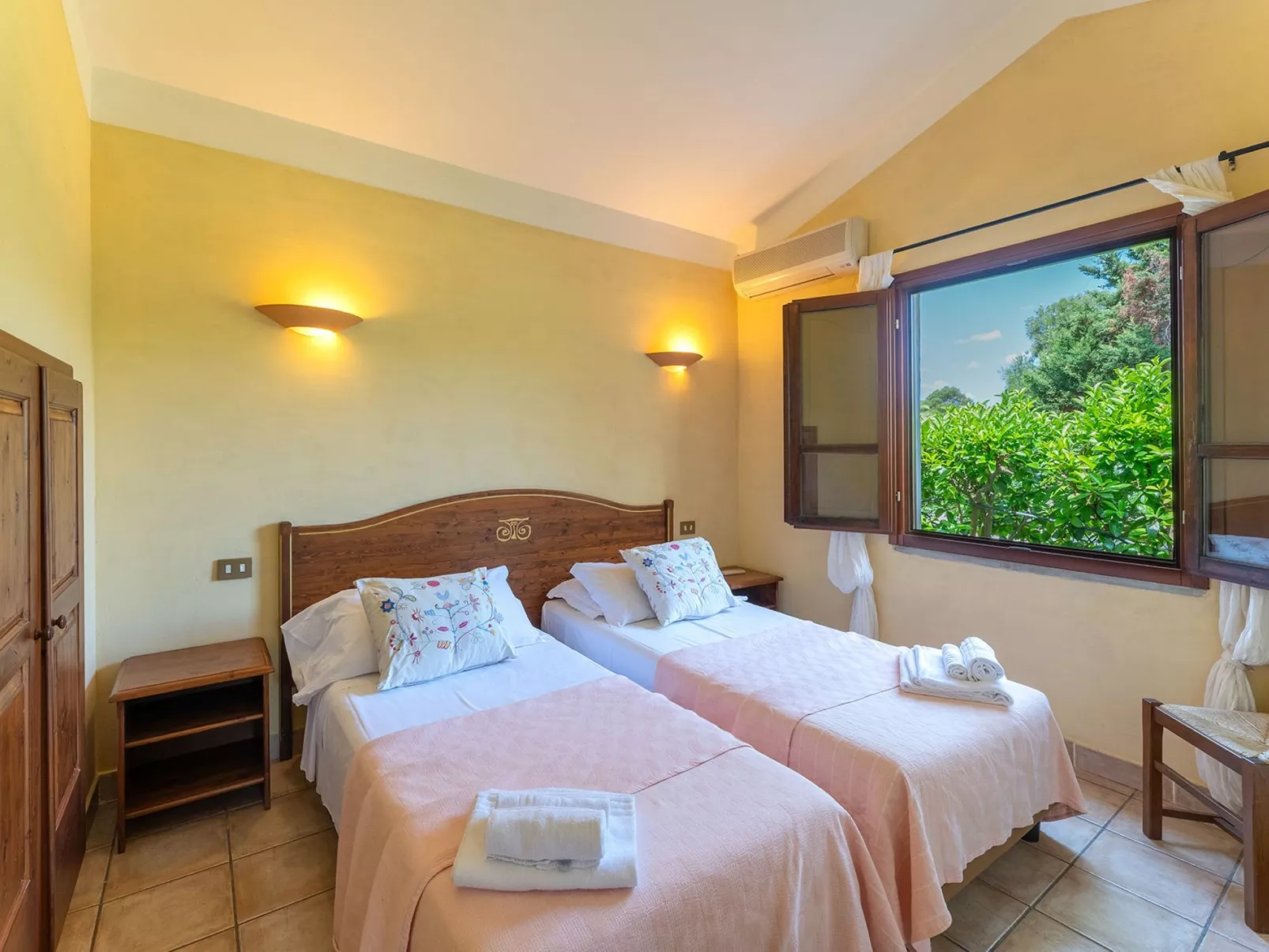 Baia delle Palme-Inside