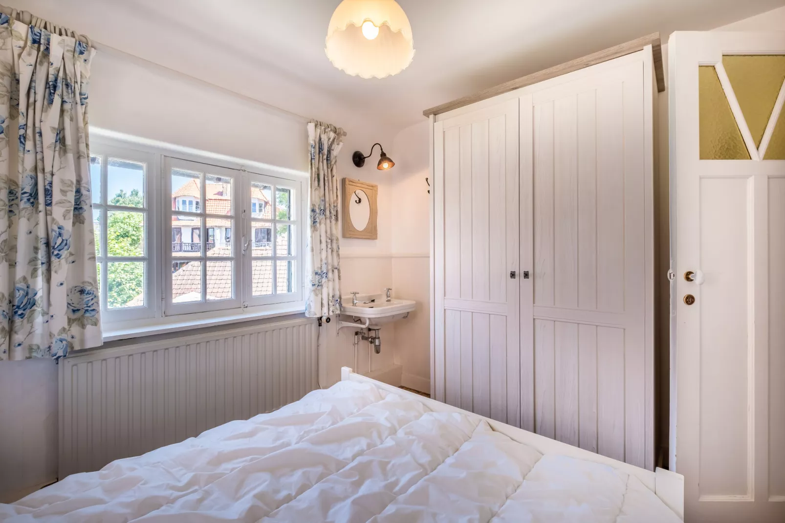 George albert-Bedroom