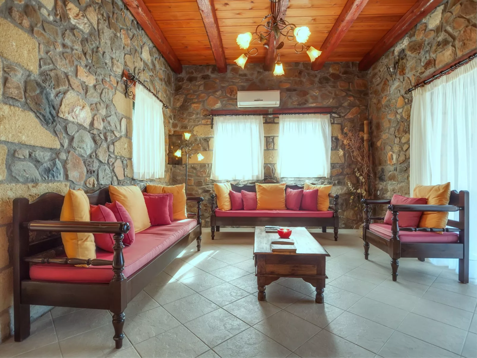 Traditionelle Villa mit Pool und Meerblick Elafonissi-Inside