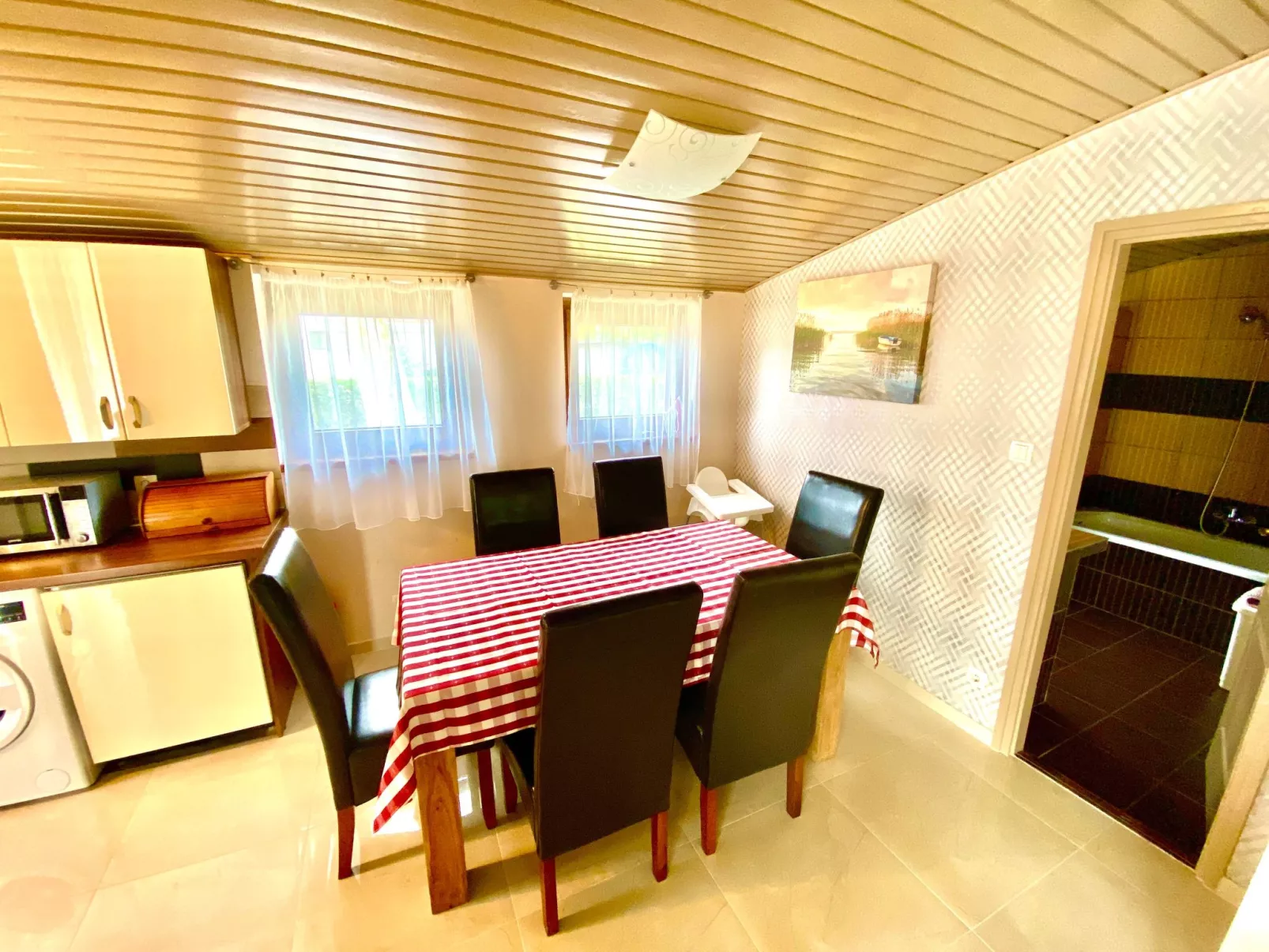 Großes Ferienhaus in Siófok mit Privatem Pool-Drinnen