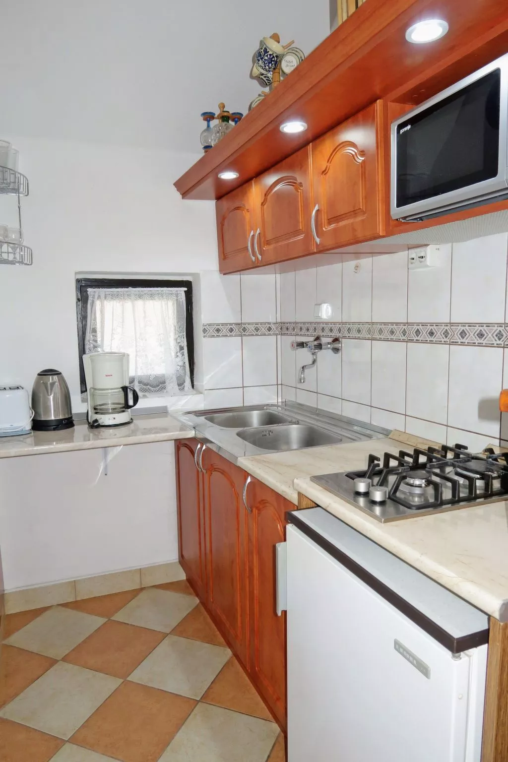 Stimmungsvolle Ferienwohnung mit großem Garten-Dedans