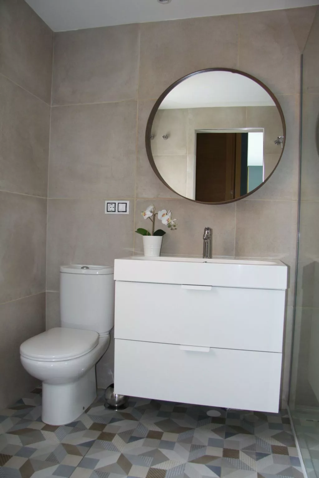 Mit Pool für 2 Personen und 4 Kinder-Inside