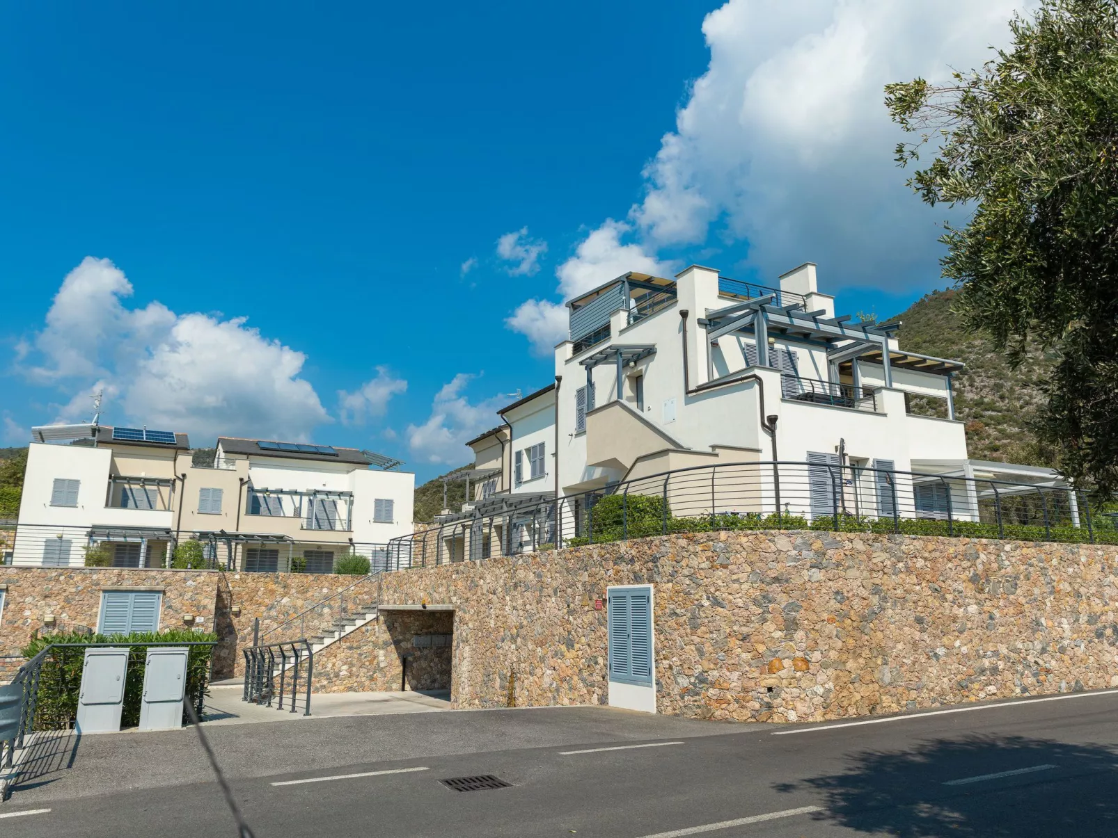 Perla Abernathy - Haus mit Pool und Garten-Outside