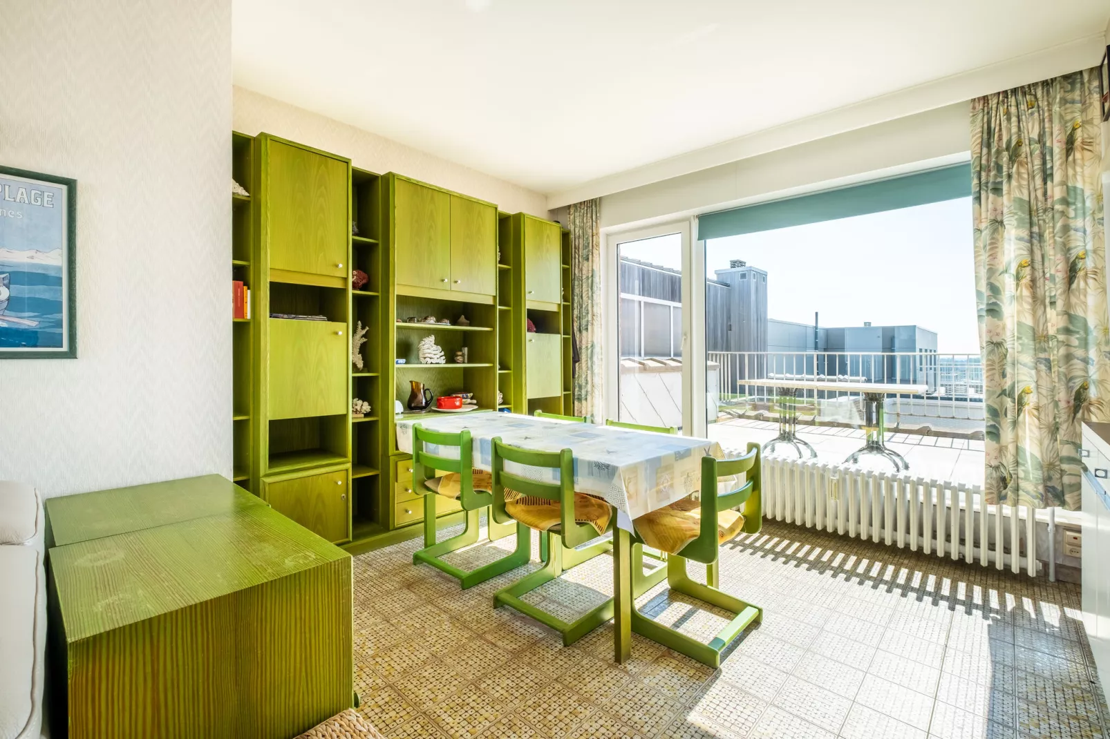 Magellan 701-Dining room