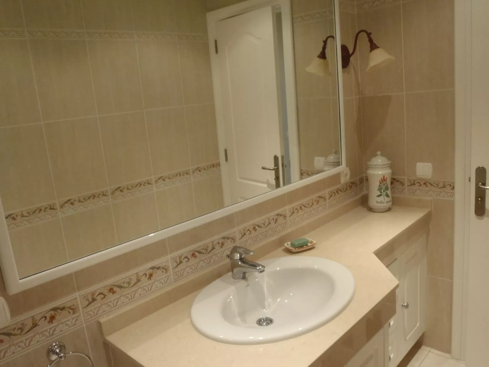 Luxuriöse Ferienwohnung mit Sonnenterrasse-Dedans