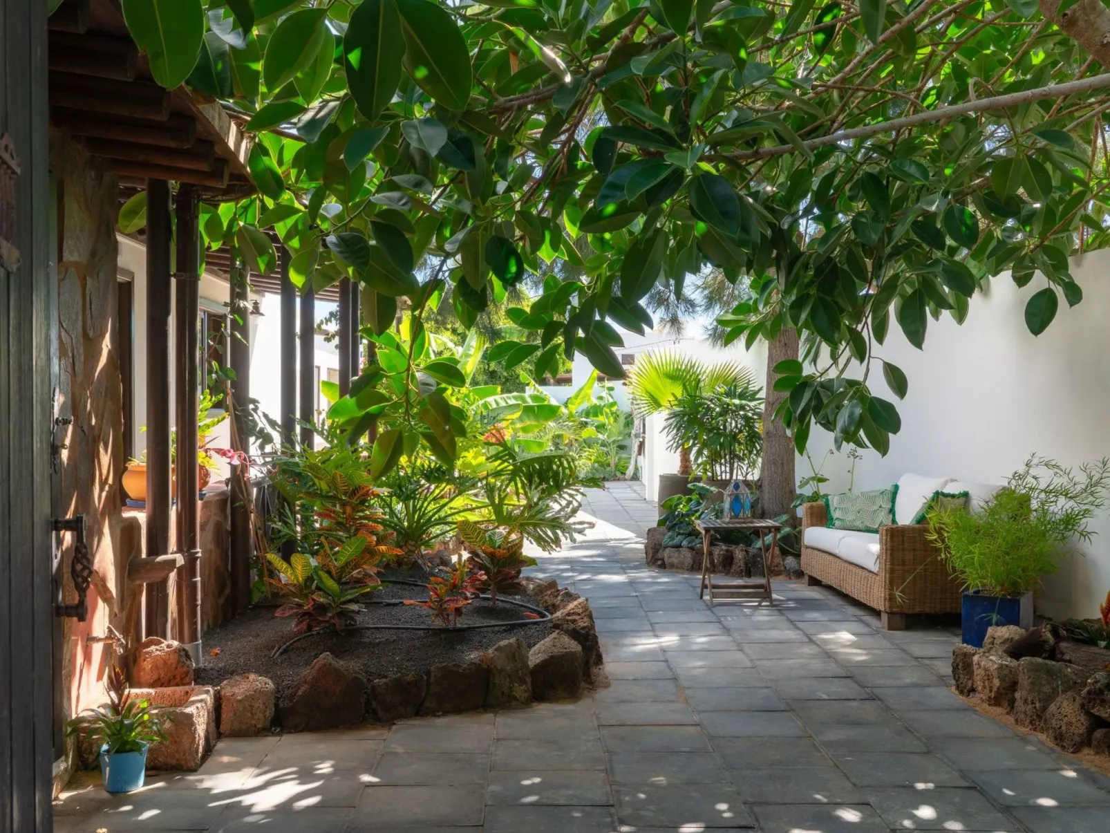 Secret Garden Villa - ländlicher Boutique-Rückzugsort, private tropische Gärten-Outside