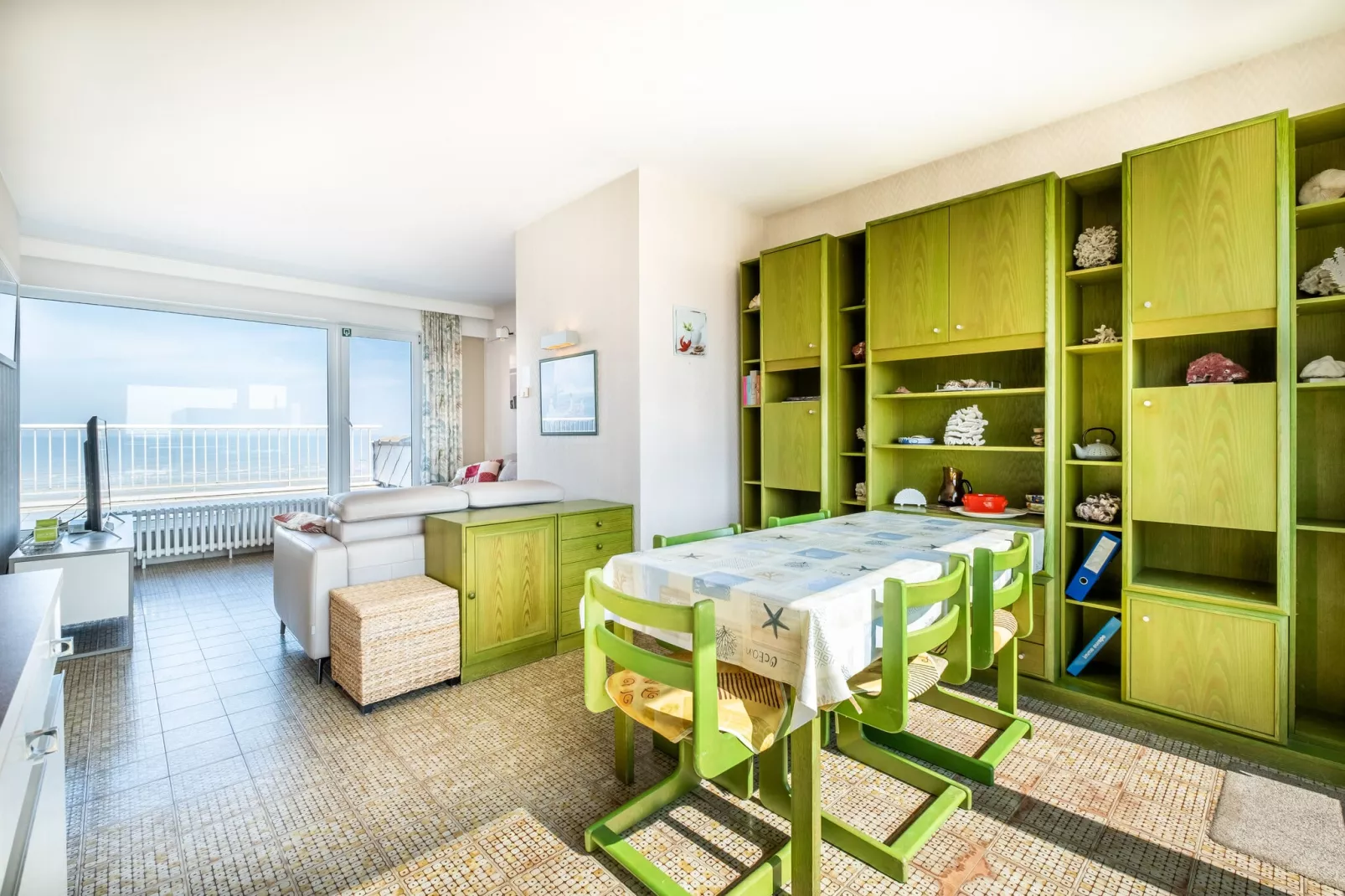 Magellan 701-Dining room