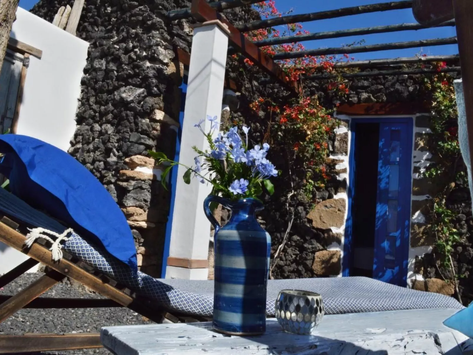 Lavastein-Bauernhaus Yazmina mit schönem Garten-Outside