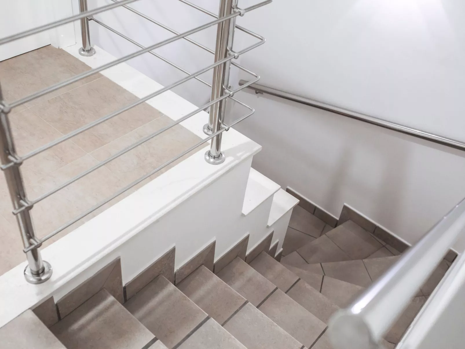 La Invincible Terreros in der 1. Reihe des Strandes-Inside