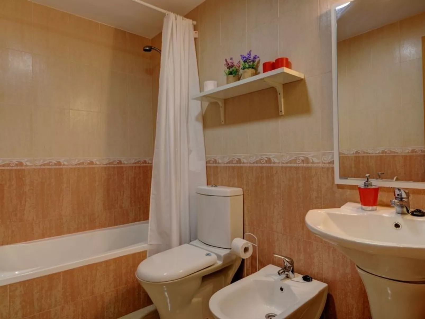 Belair mit Pool - Drinnen