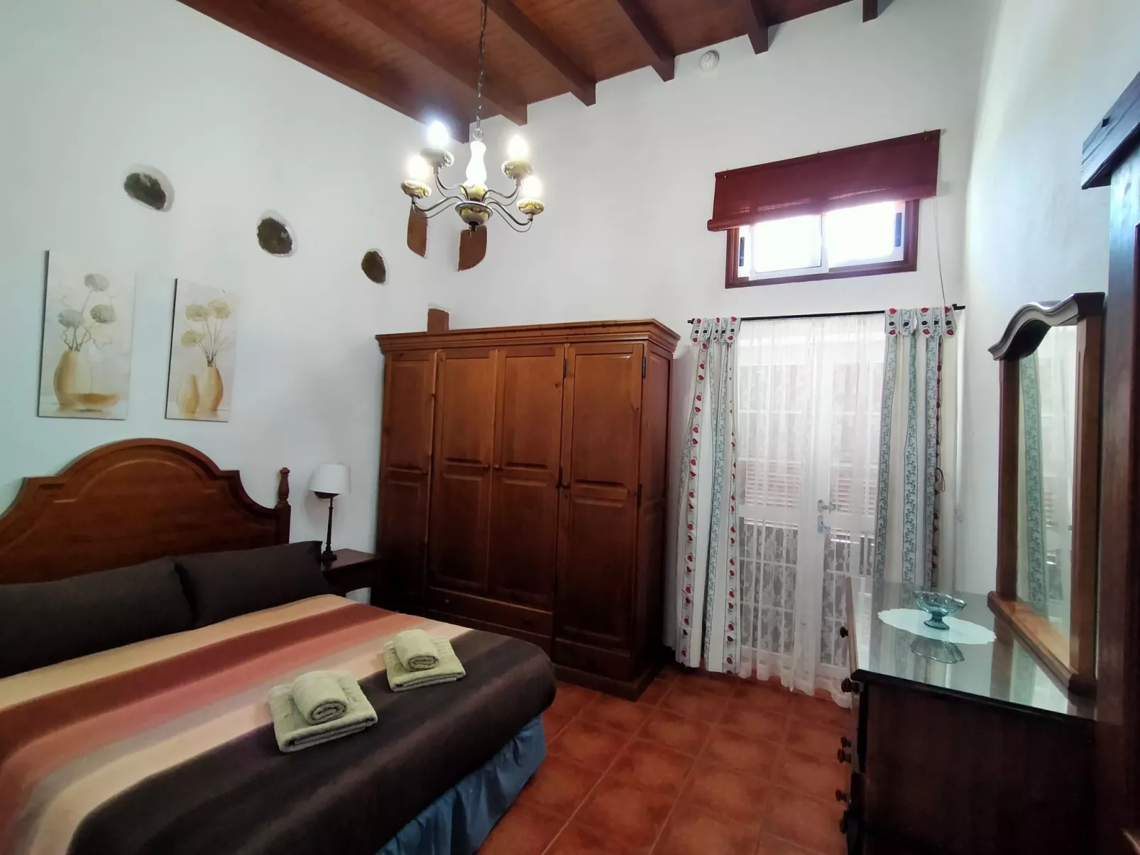 Finca Picacho "Ferienhäuser für große Gruppen"-Inside