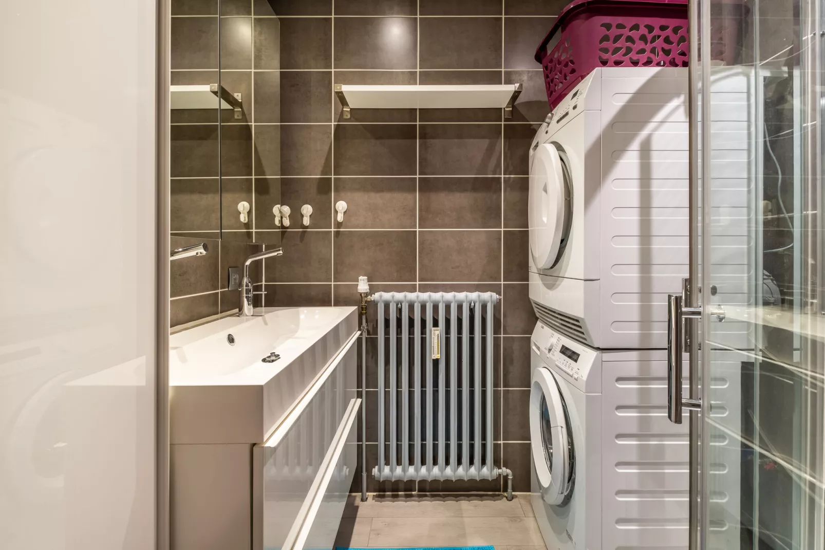 Magellan GV01-Bathroom