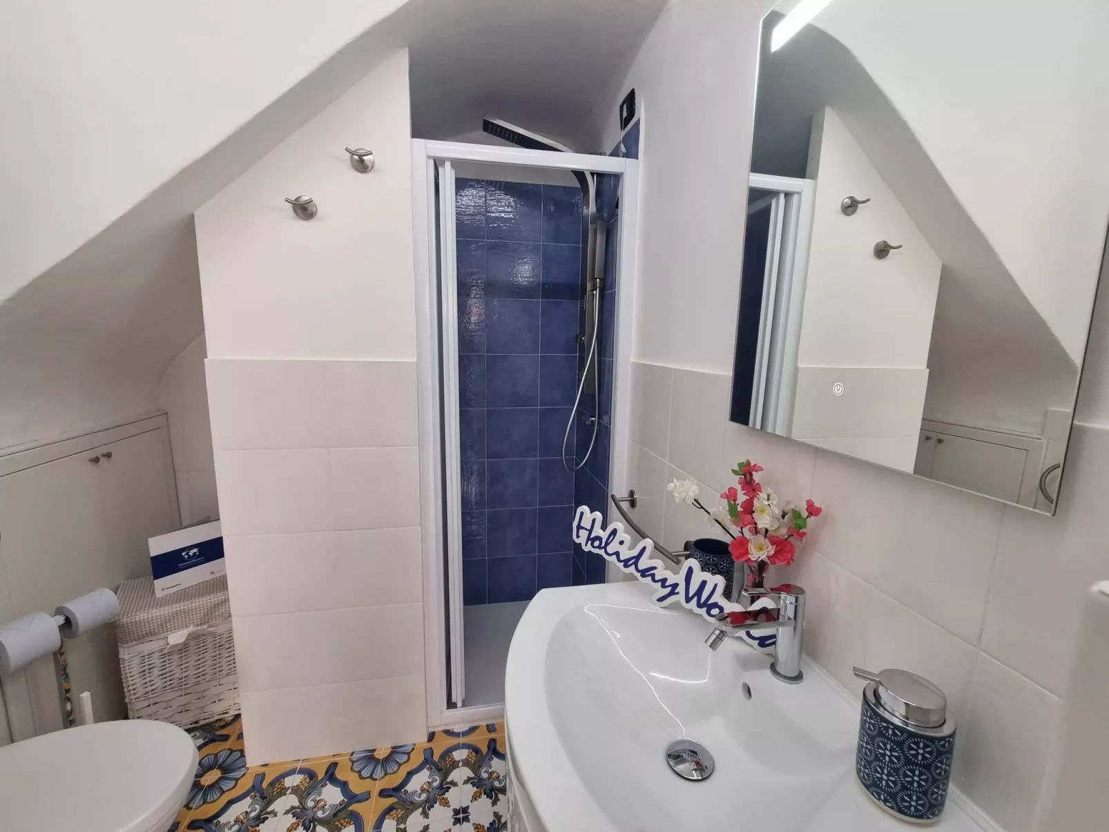 Donna Elisa von Holiday World-Image-tags.info