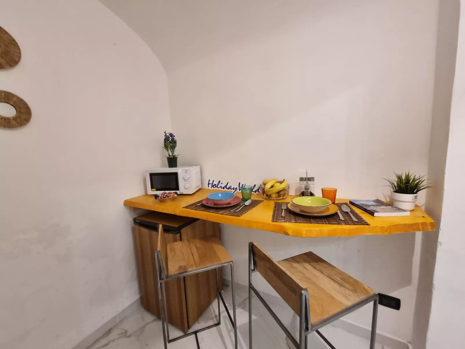 Donna Lidia von Holiday World-Inside