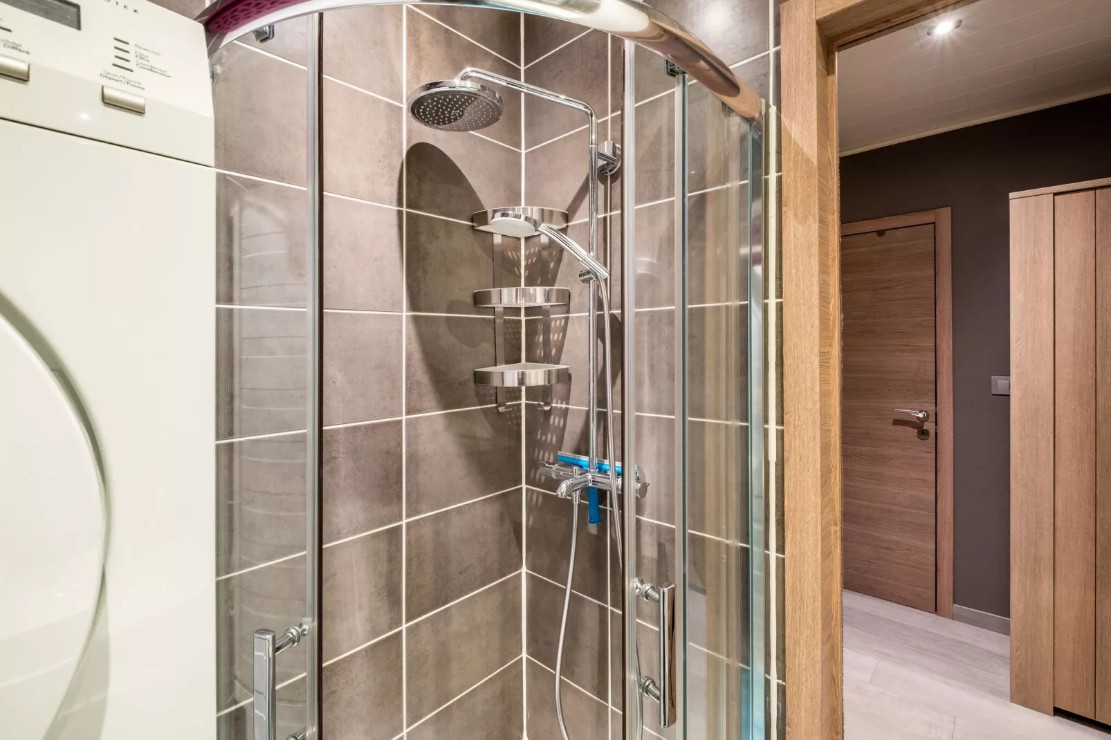 Magellan GV01-Bathroom