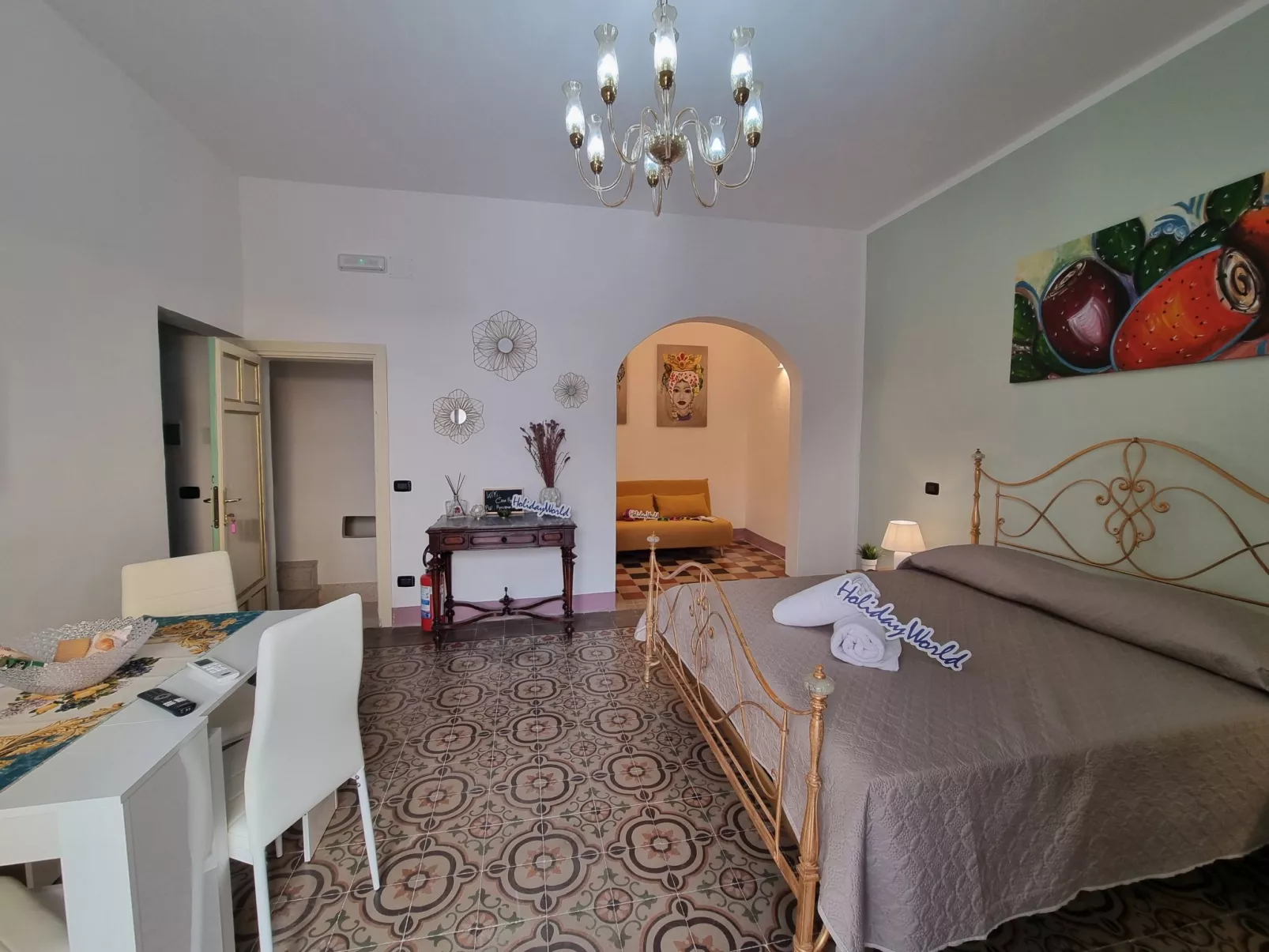 Donna Emma von Holiday World-Inside