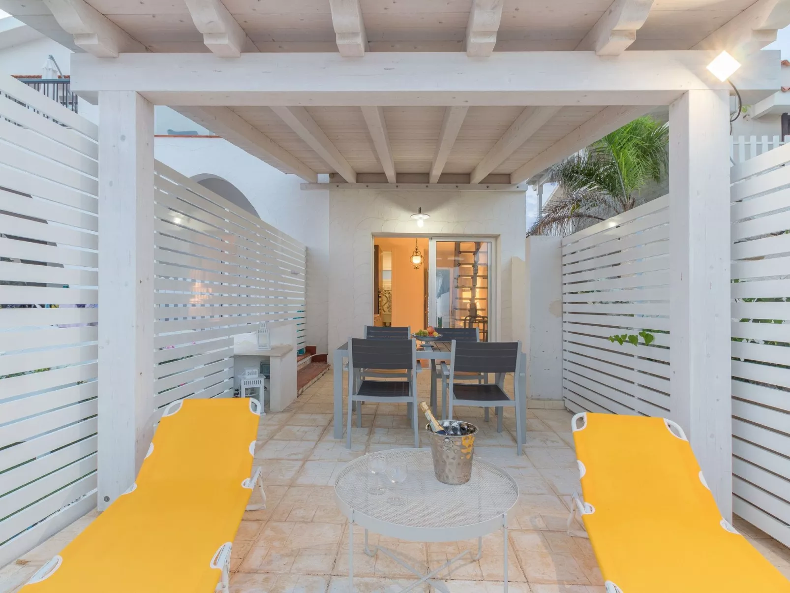 Amarillis, Wohnung am Strand-Image-tags.info