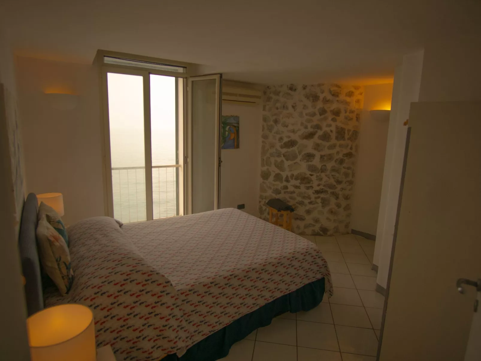 Villa mit Blick auf das Meer an der Amalfiküste-Dedans