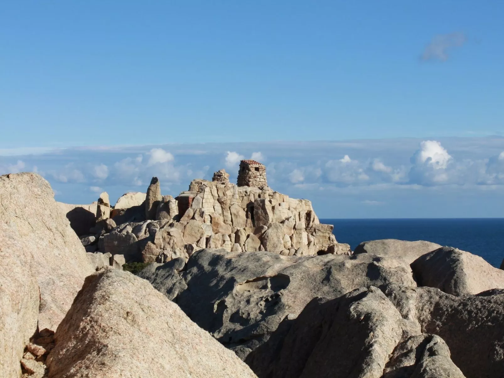 Stazzo mit Garten in Luogosanto-Outside