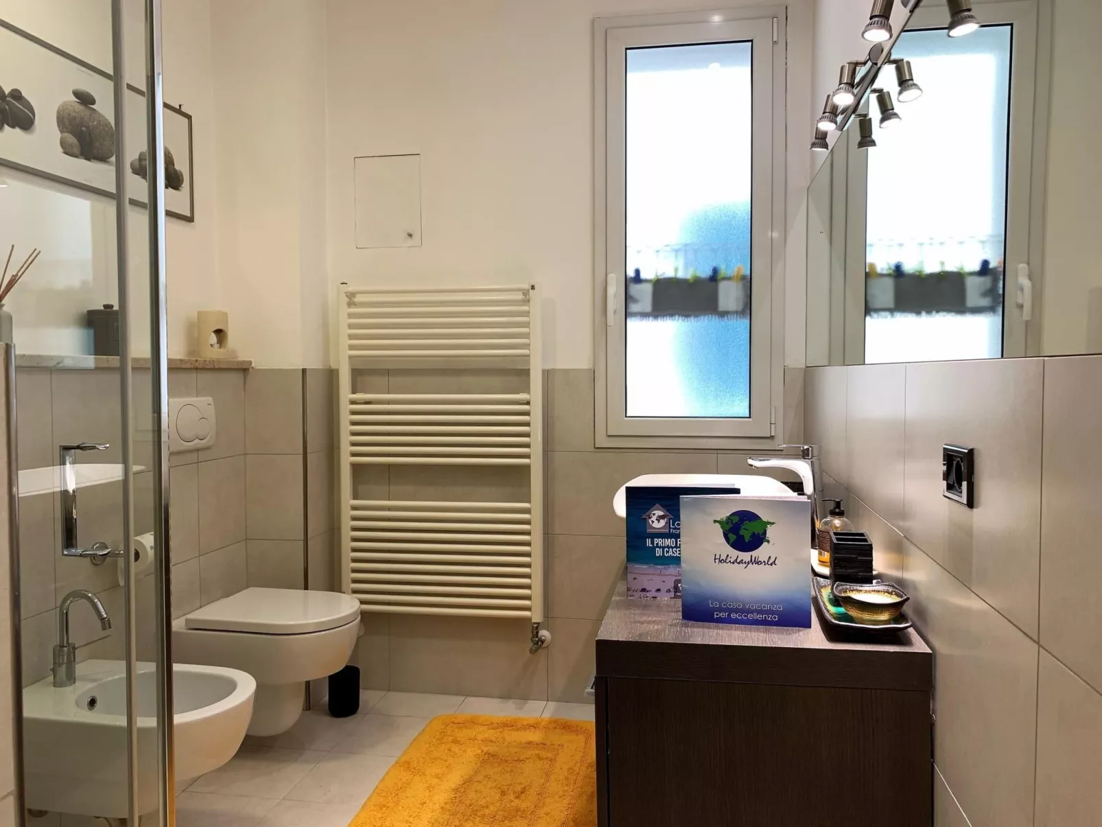 In Molo, Piazza De Ferrari in der Nähe-Inside