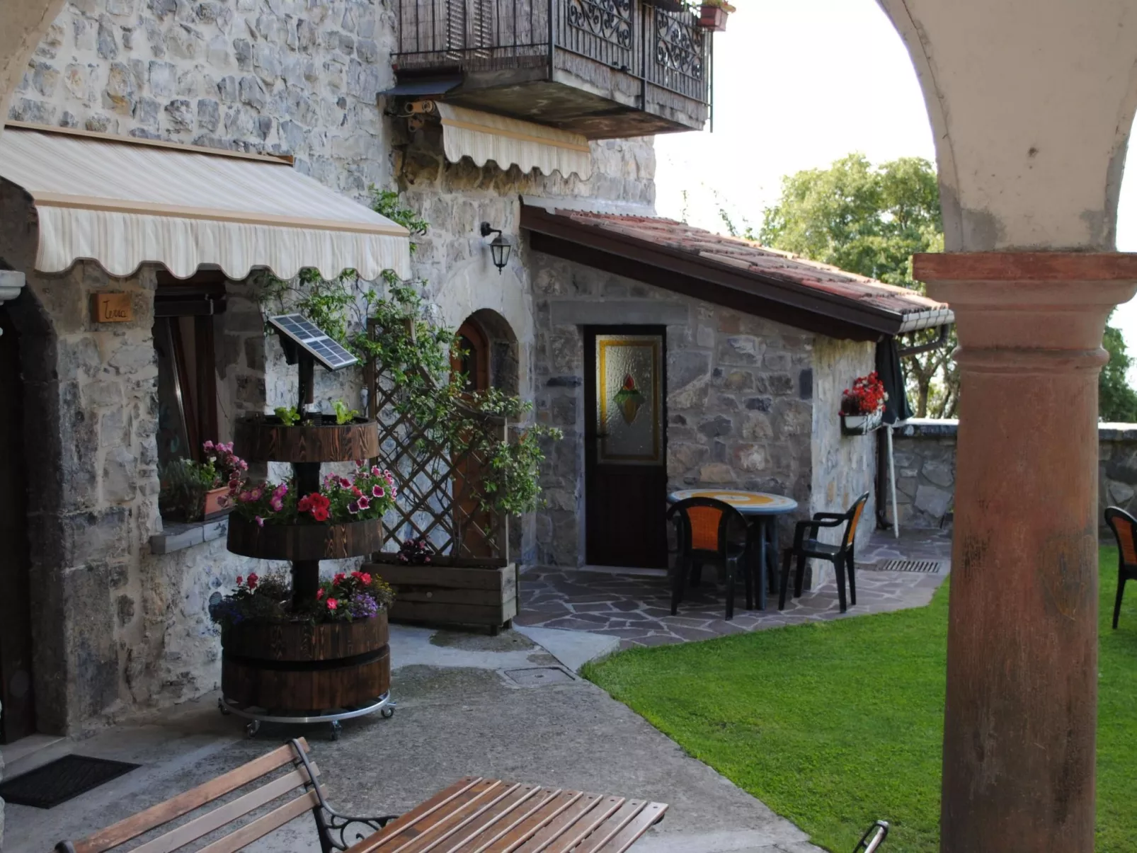 Studio-Apartment mit Zwischengeschoss in einem historischen Gebäude in Zorzino-Outside