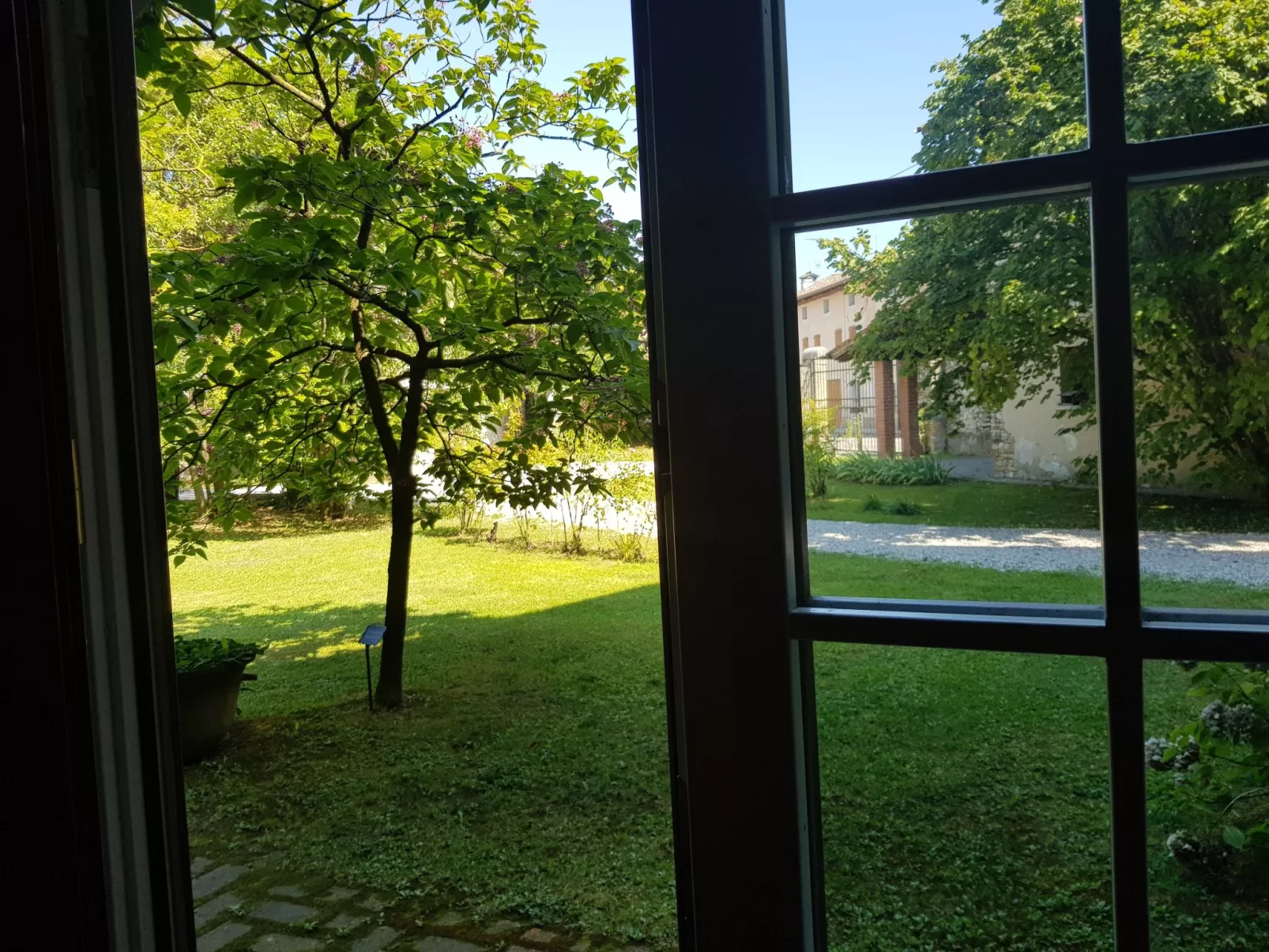 Mit Privatparkplatz-Dehors