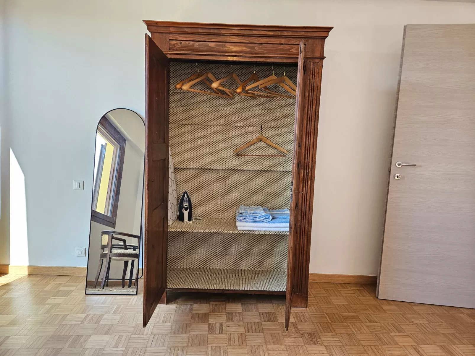 Zwischen Seen und Hügeln in Pina by Holiday World-Image-tags.info