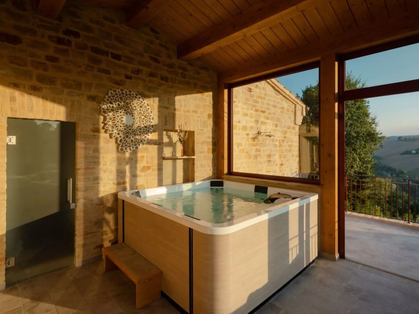 Luxuriöse und erschwingliche Villa mit privatem Pool-Inside