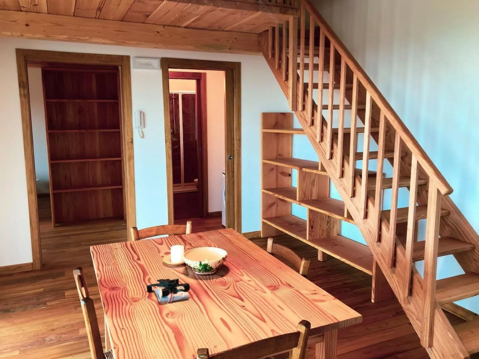 Freistehendes Haus mit privatem Pool-Dedans