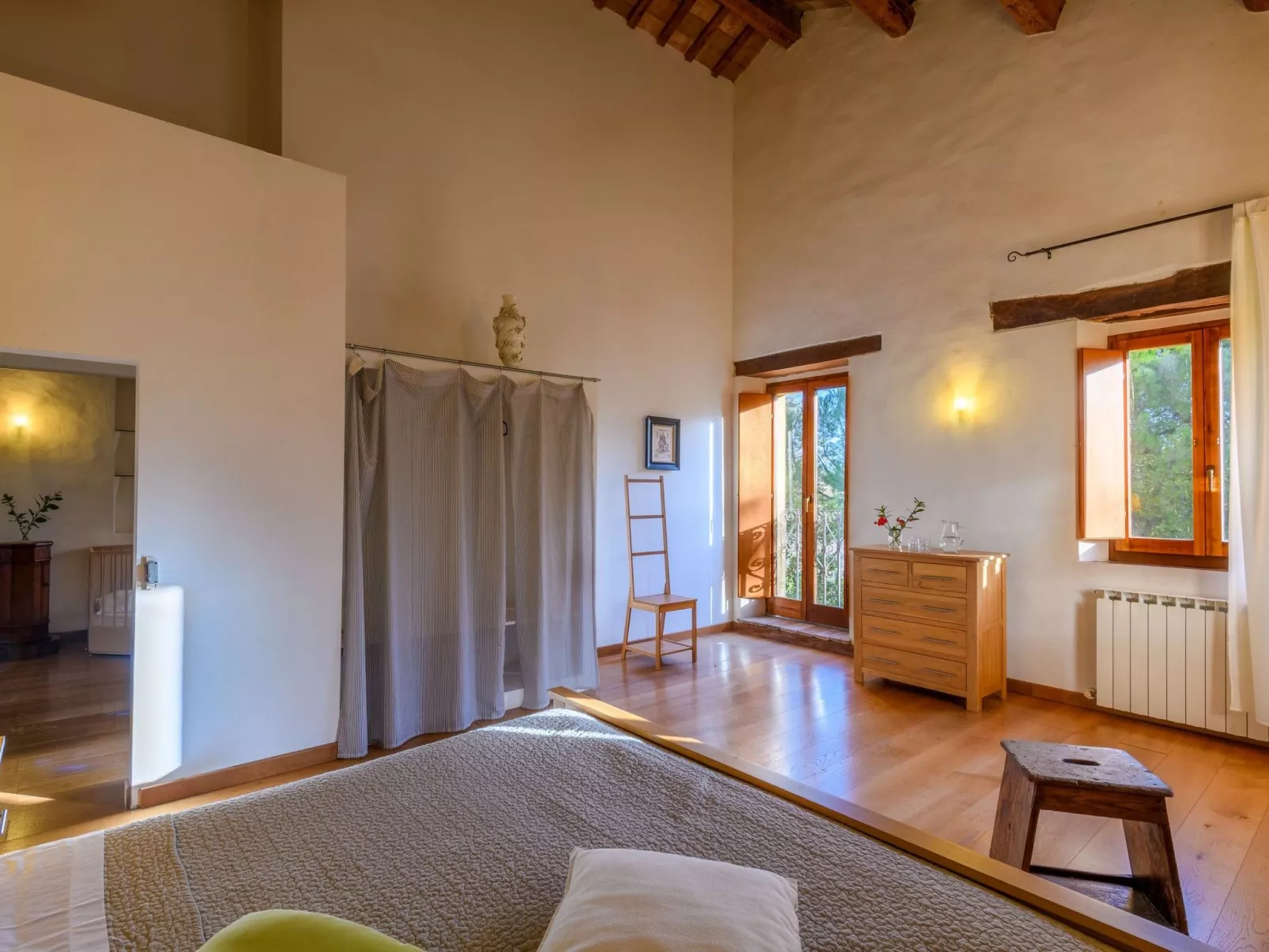 Licht unter den Buchen, Marche Urlaub, privater Pool-Dedans