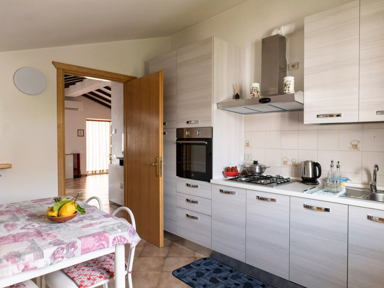 Gioia del Verde - Raum, Terrasse und Seeblick-Drinnen