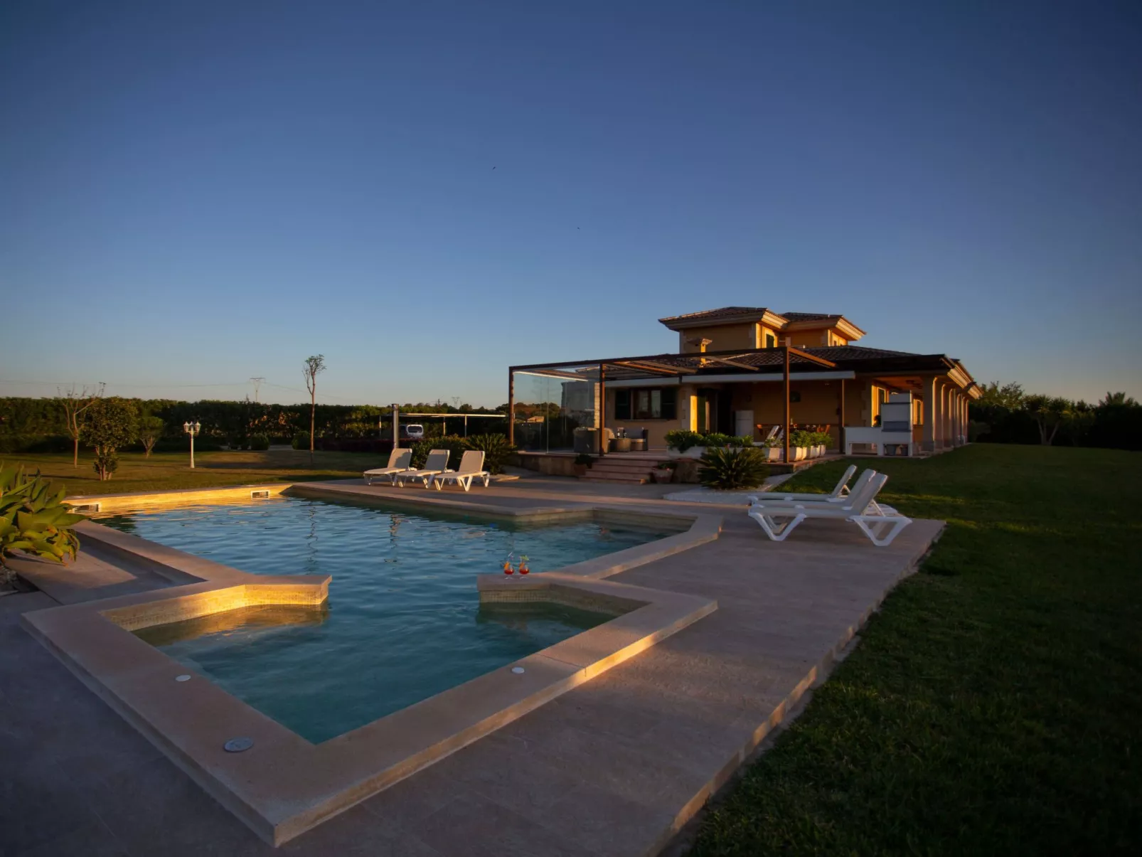 Can Vanrell, mit Schwimmbad, Jacuzzi und Rasenfläche.-Outside