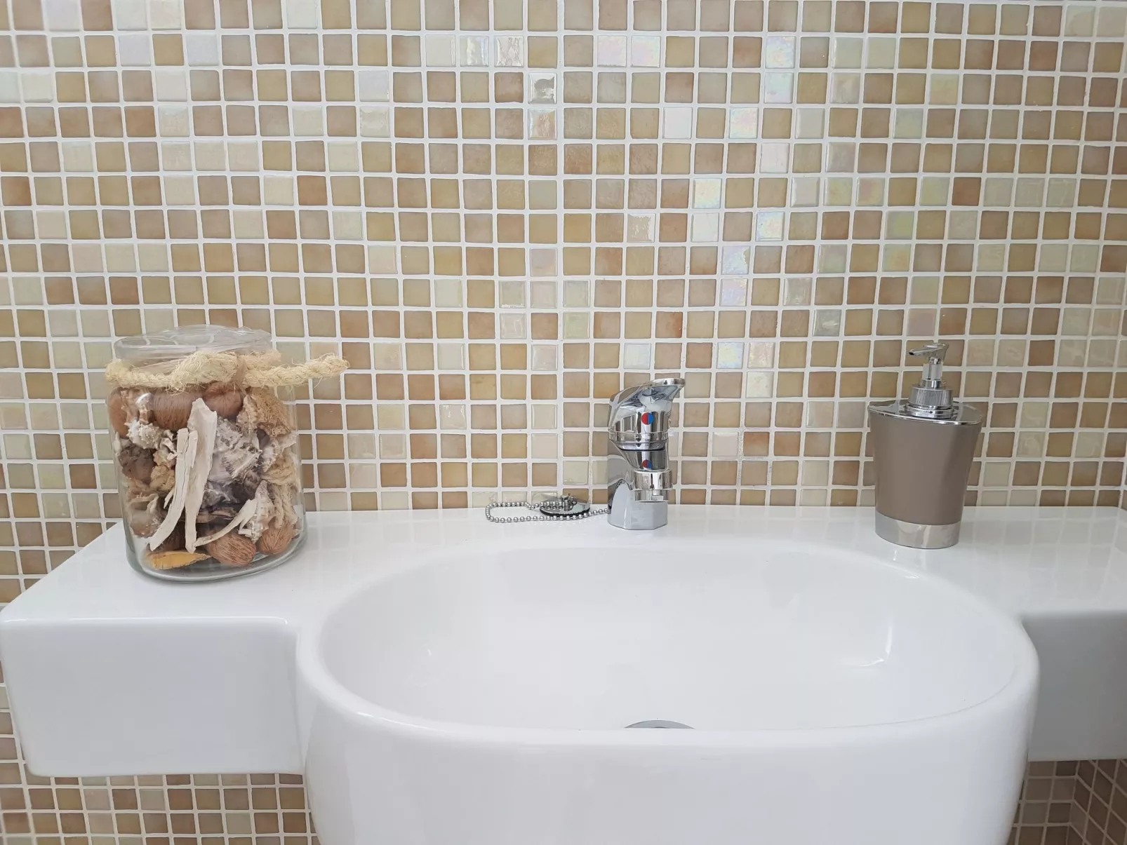 Widder vor dem Meer-Drinnen