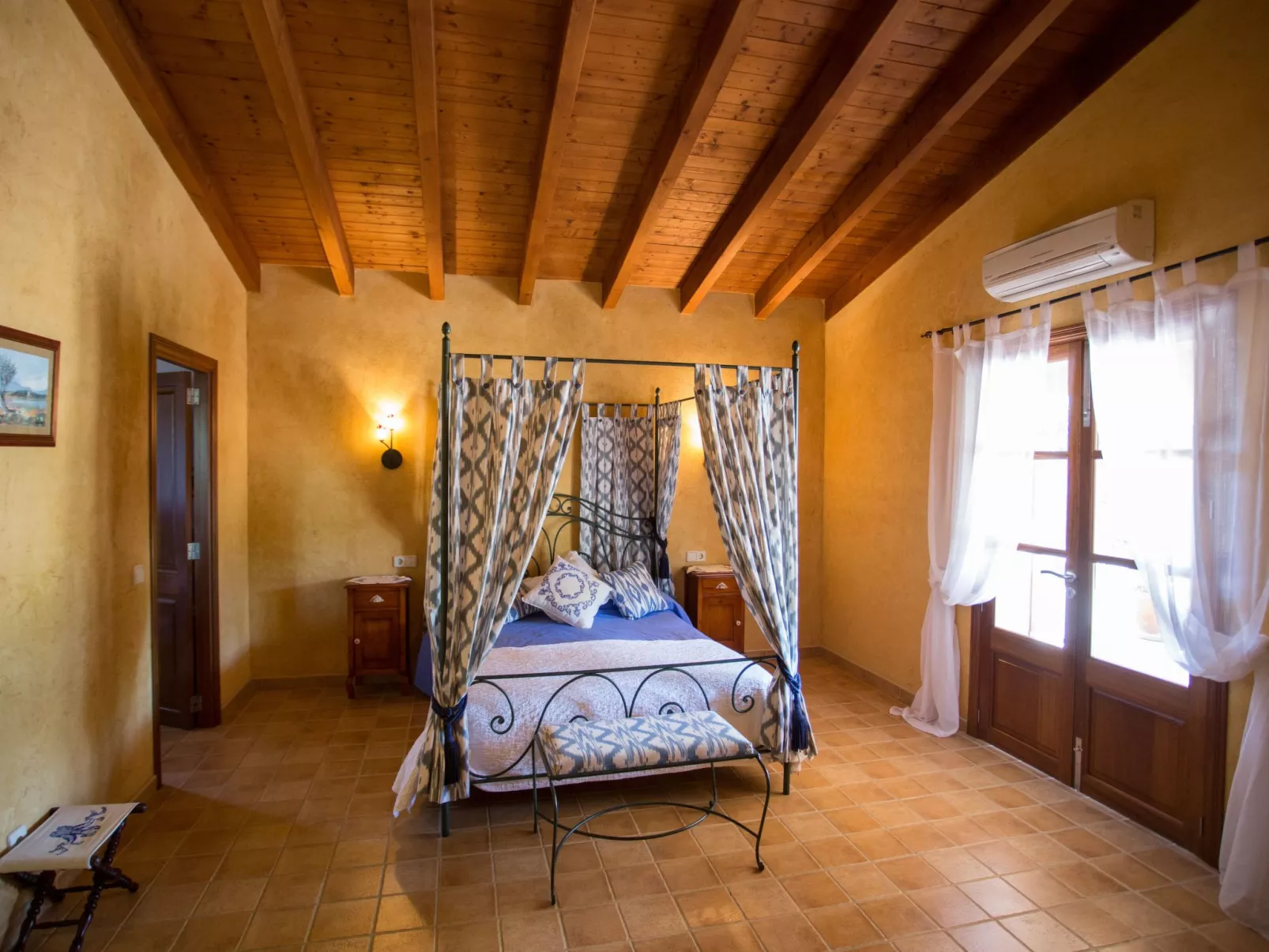 Finca mit Tennisplatz und Schwimmbad-Inside