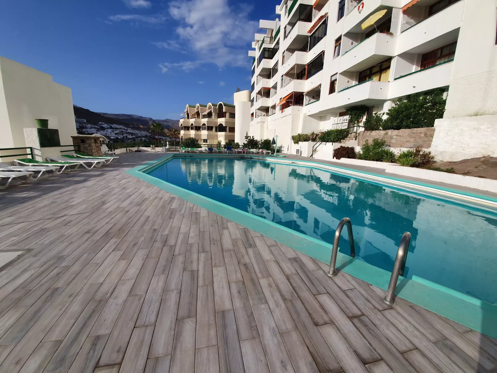 Schöne und romantische Aussichten bei Tag und Nacht-Outside