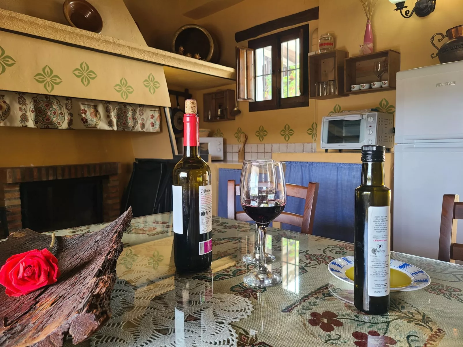 Schöne Ferienwohnung in Iznájar mit Garten, Terrasse und Grill-Drinnen