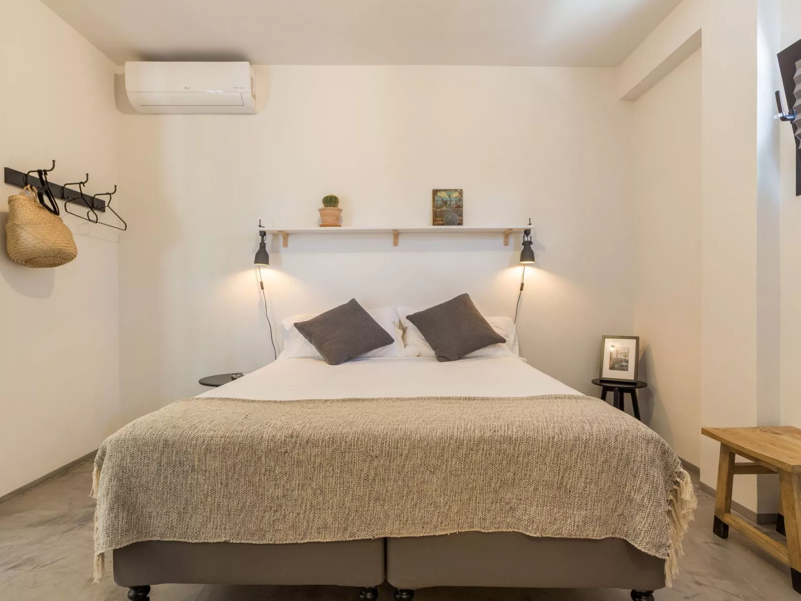 Demetra, moderne Villa mit Pool und Meerblick-Inside