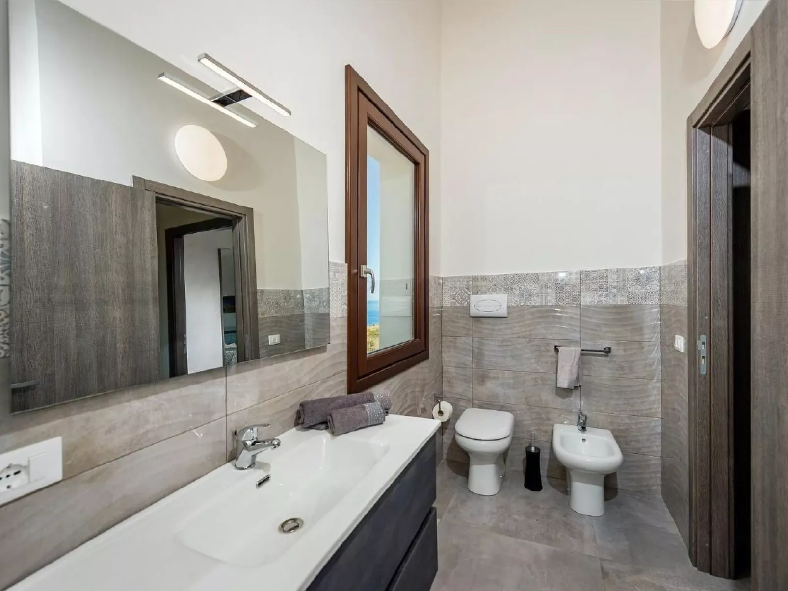 Villa "Rocchi Livreri" mit Blick auf das Wasser-Inside