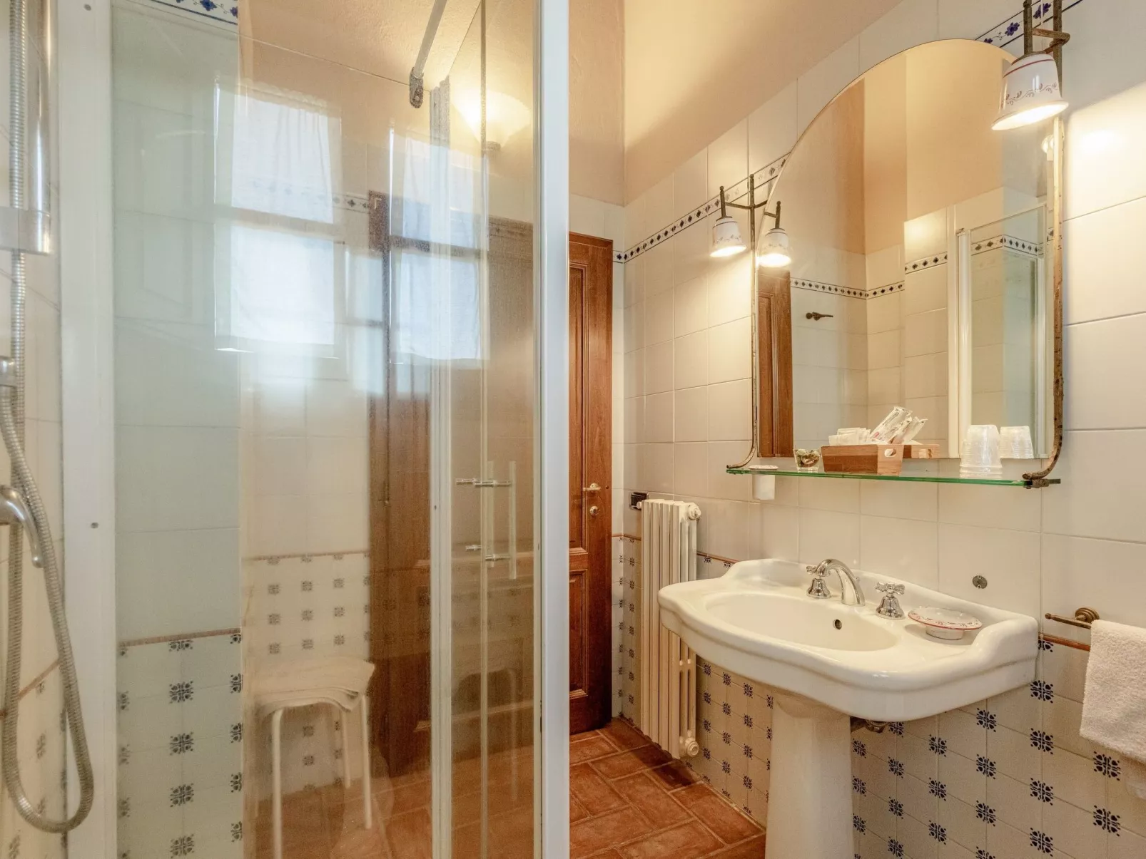 Flach 'Girasole Sanguineto'-Drinnen