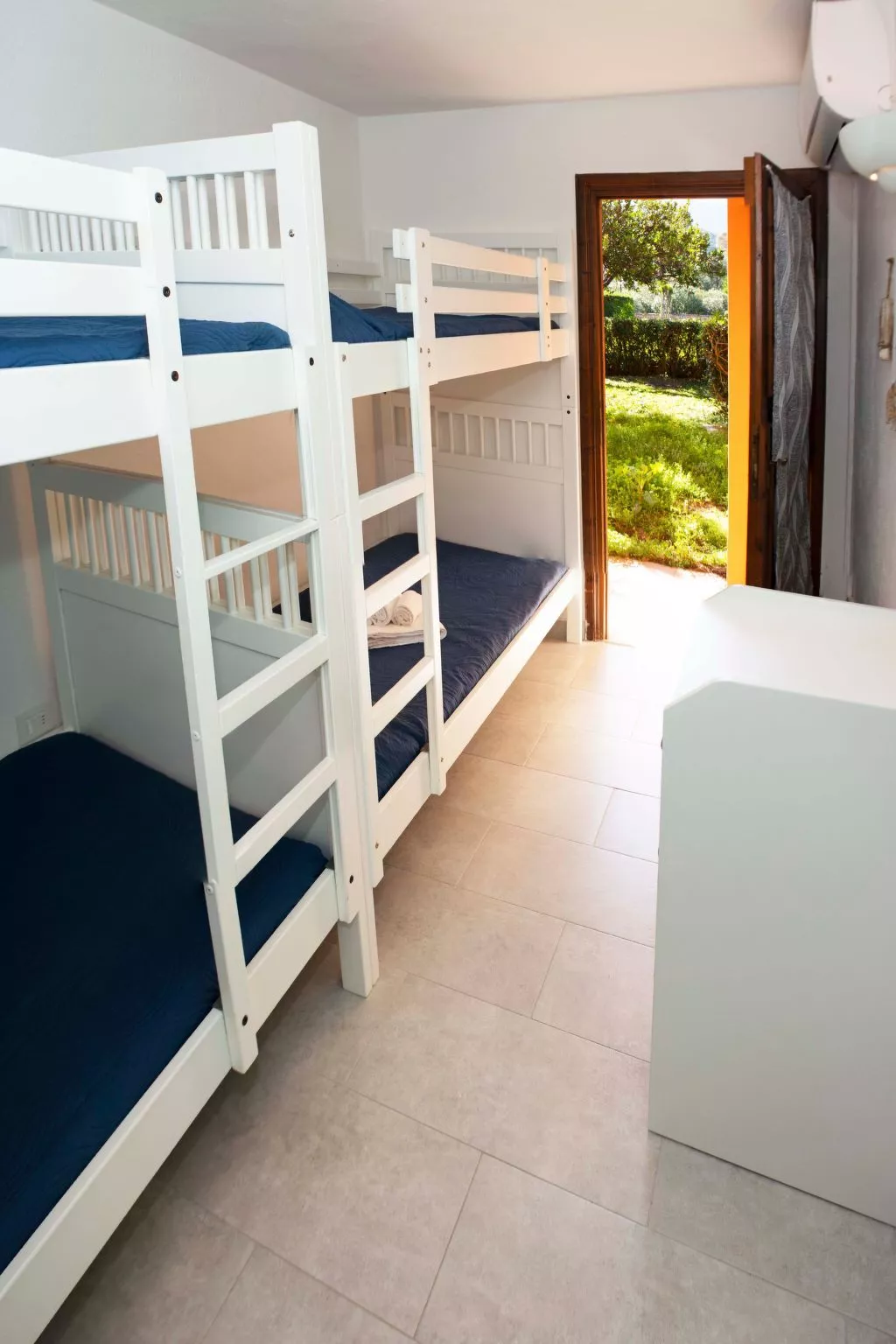 Große Drei-Zimmer-Wohnung am Golf von Marinella-Inside