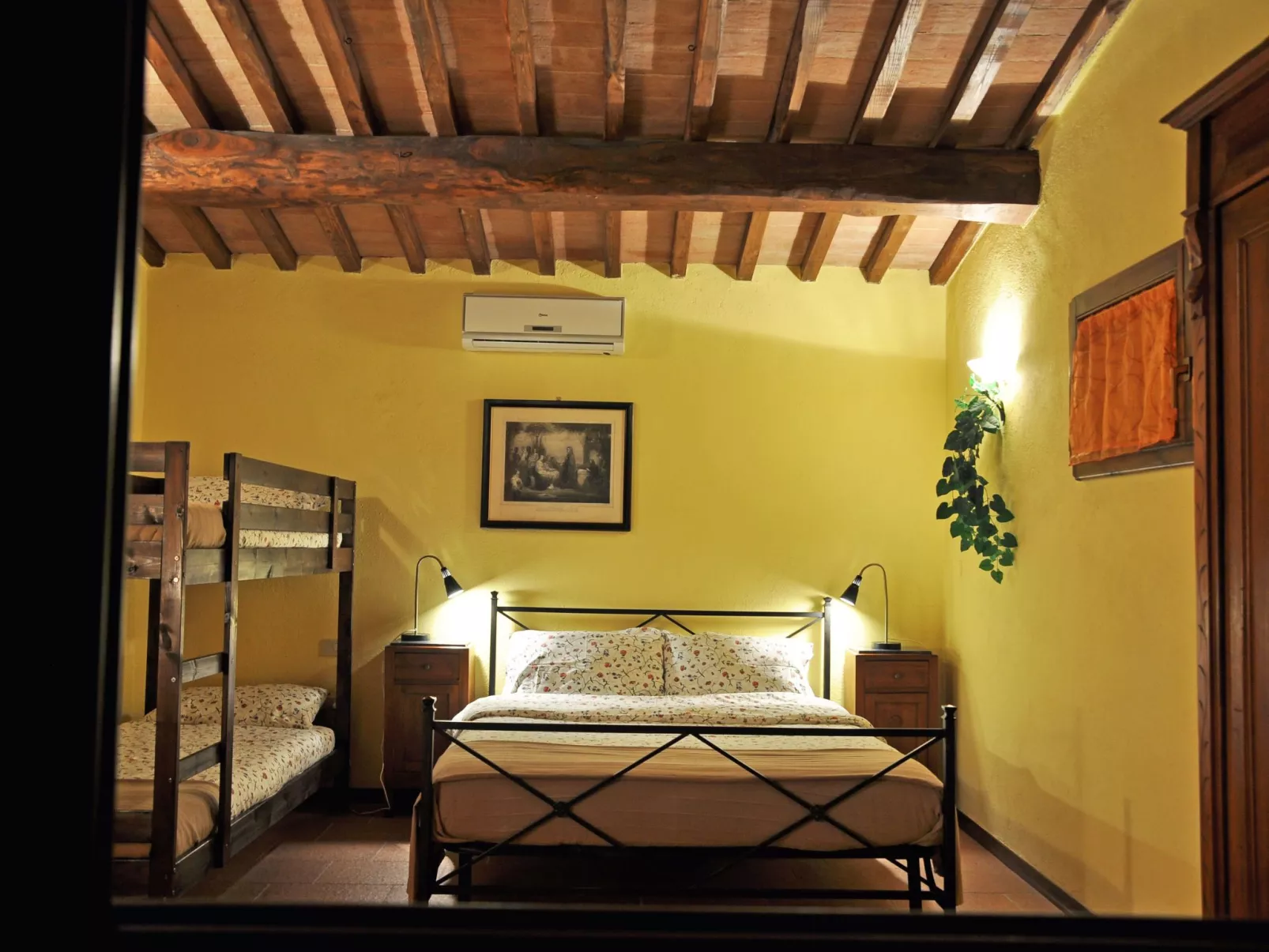 Pfirsichhaus mit Schwimmbad, Jacuzzi und privatem Garten-Dedans