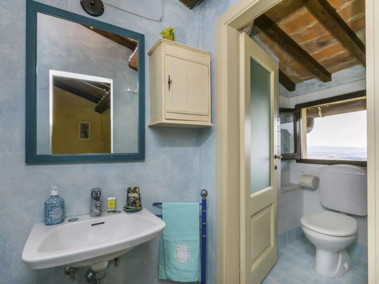 Vier-Zimmer-Wohnung 3 Bäder mit Schwimmbad zur alleinigen Nutzung-Inside