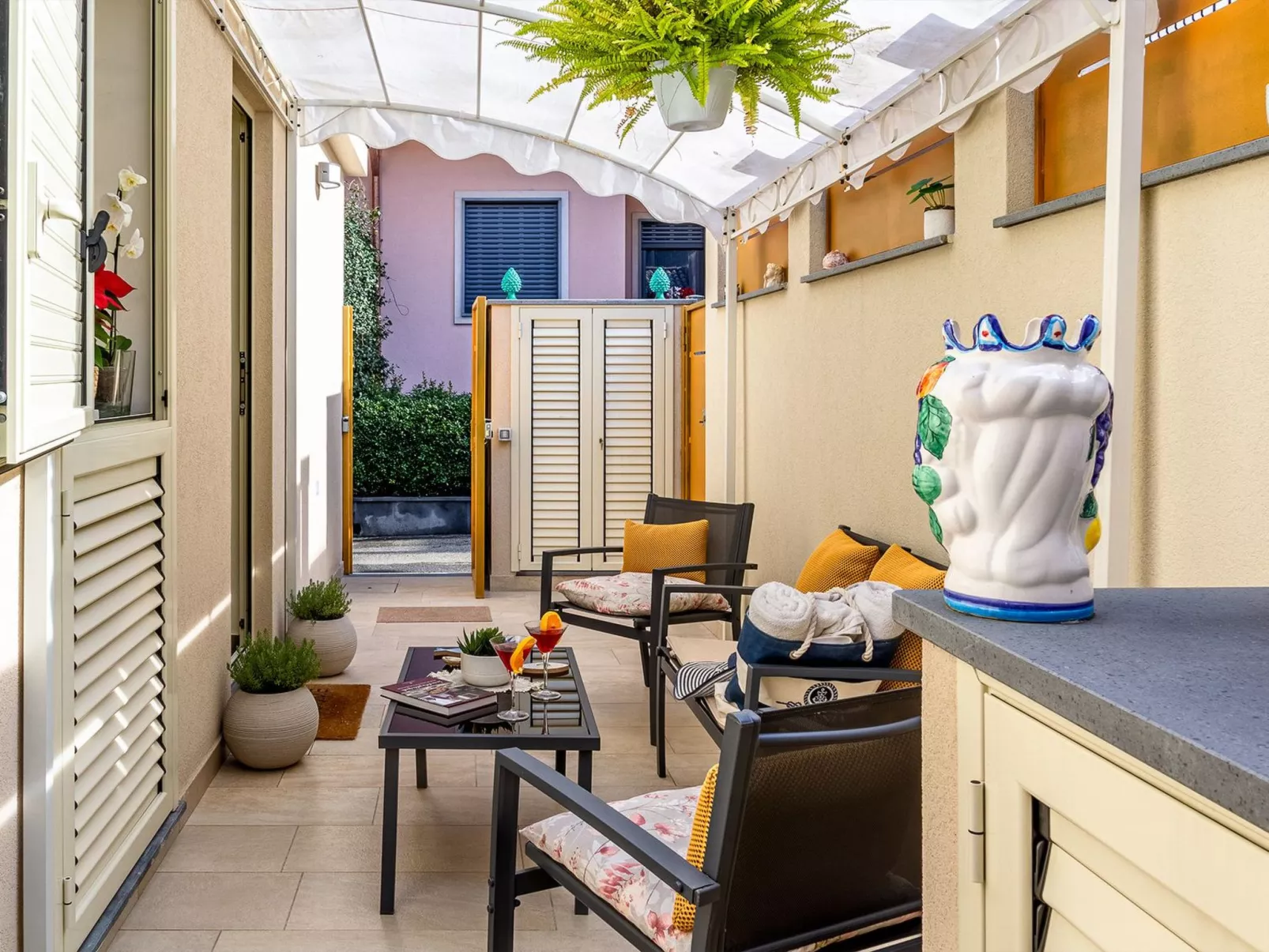 Das Haus der Provokation-Outside