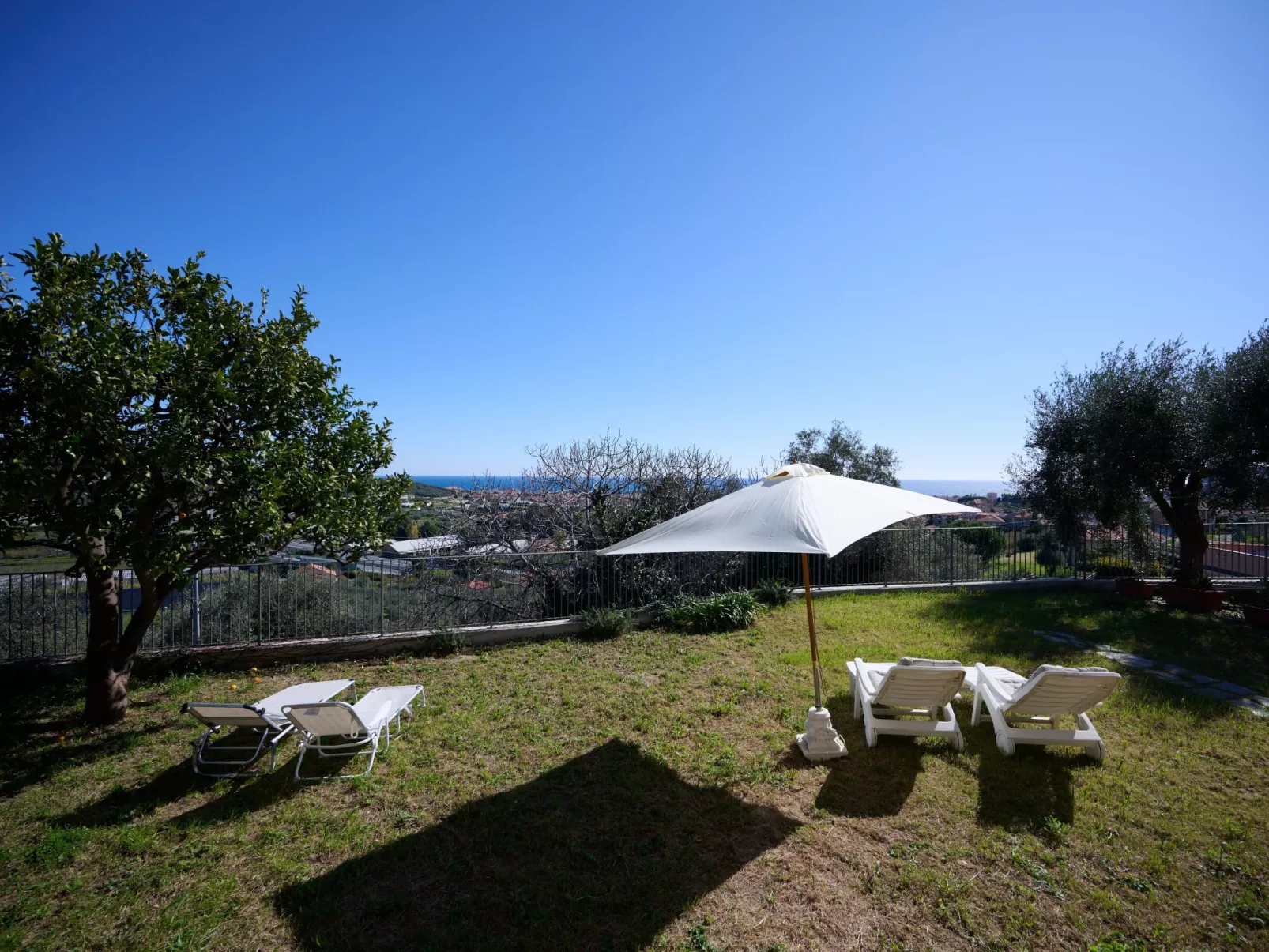 Villa Camilla Gartenwohnung'-Draußen