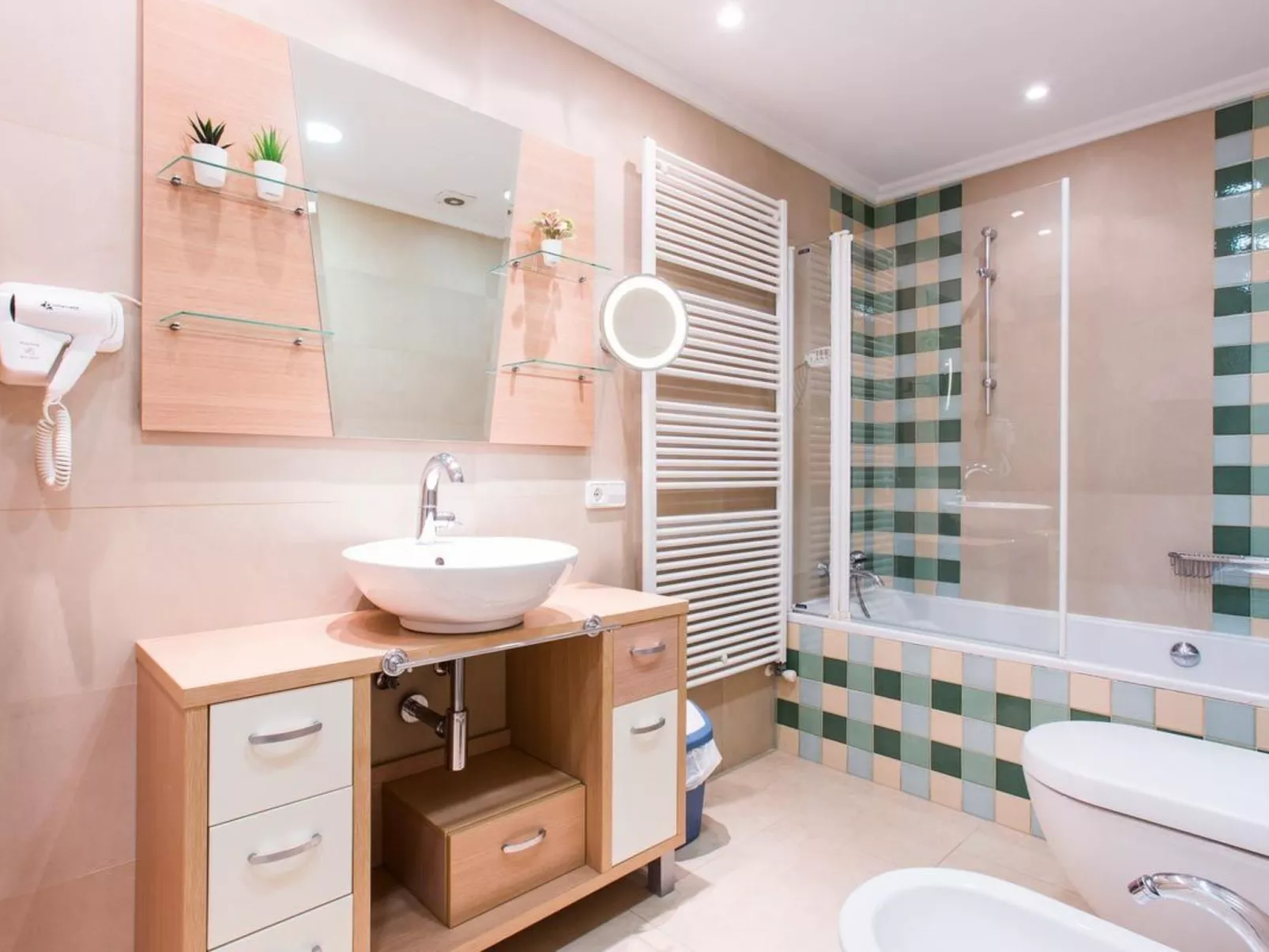 Haus mit privatem Pool, Garten und privatem Parkplatz-Image-tags.info