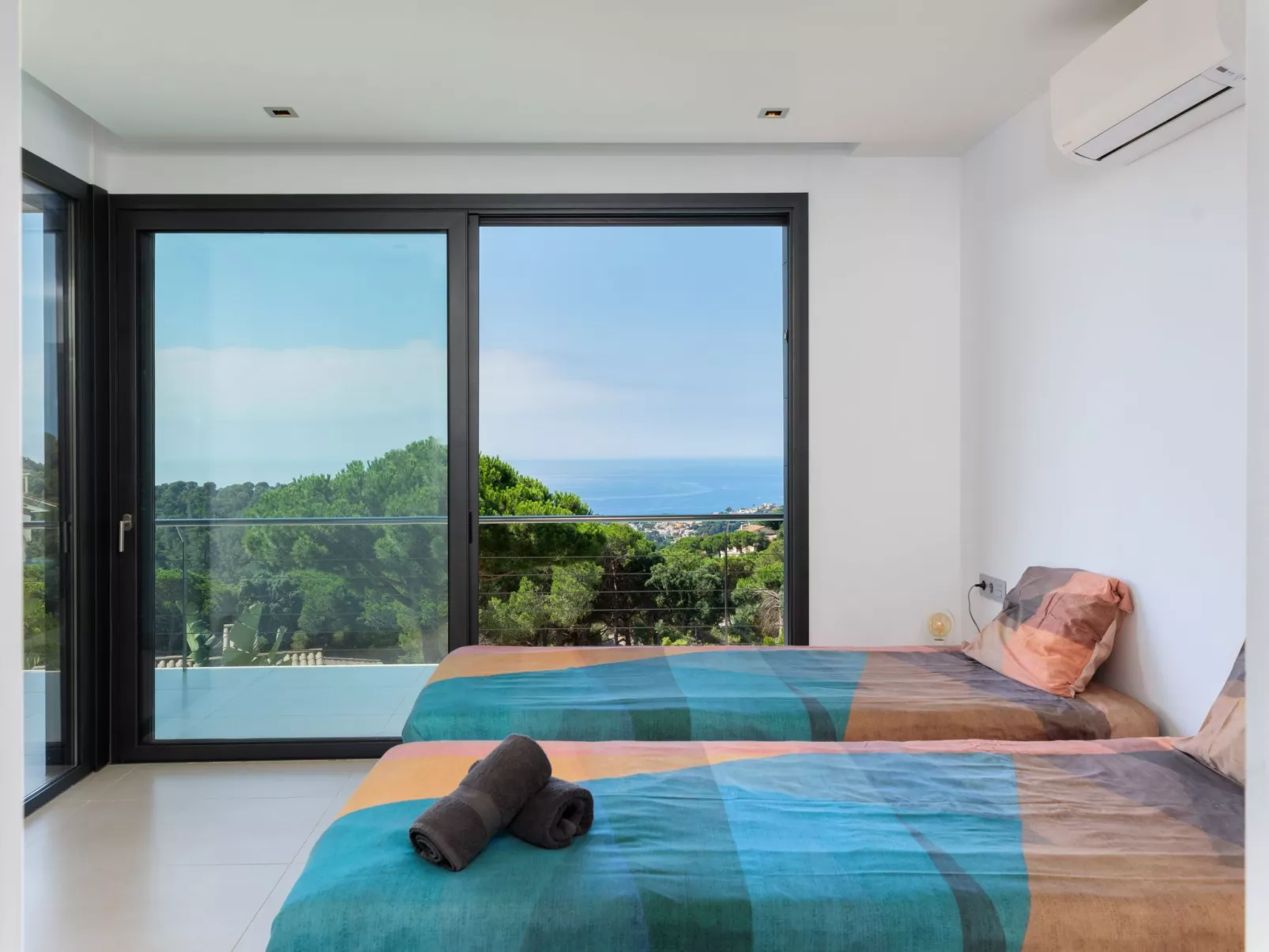 Luxuriöse Villa mit fantastischem Meerblick und Pool-Inside