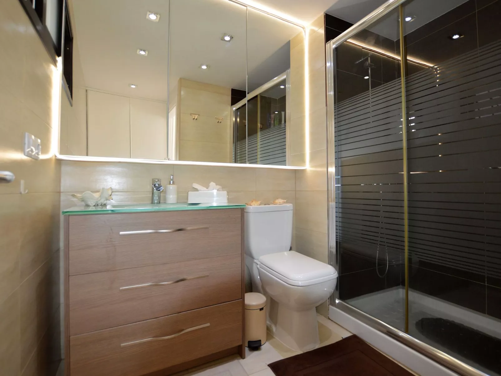 Wohnung mit Blick auf das Wasser-Inside