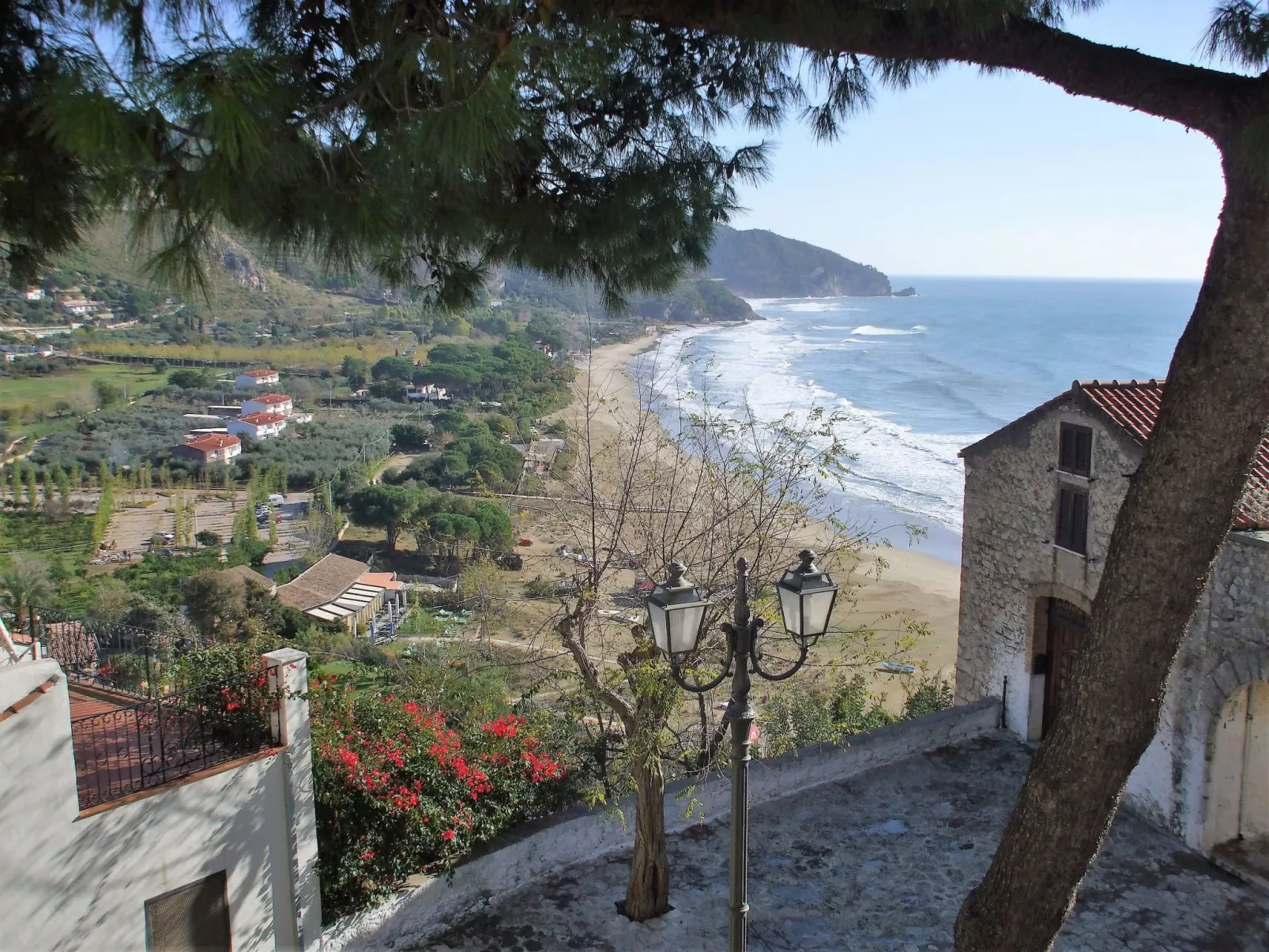 Angenehmes Haus in Sperlonga mit privatem Parkplatz-Draußen