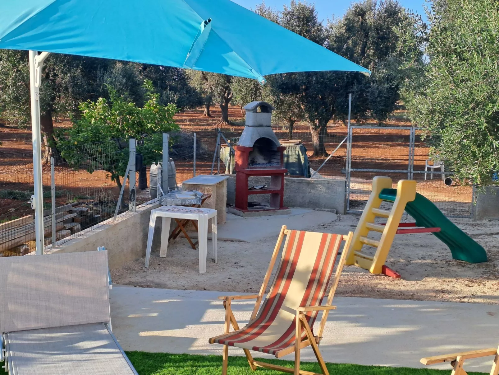 Bauernhof mit Schwimmbad und Babypark Brindisi am Meer-Outside