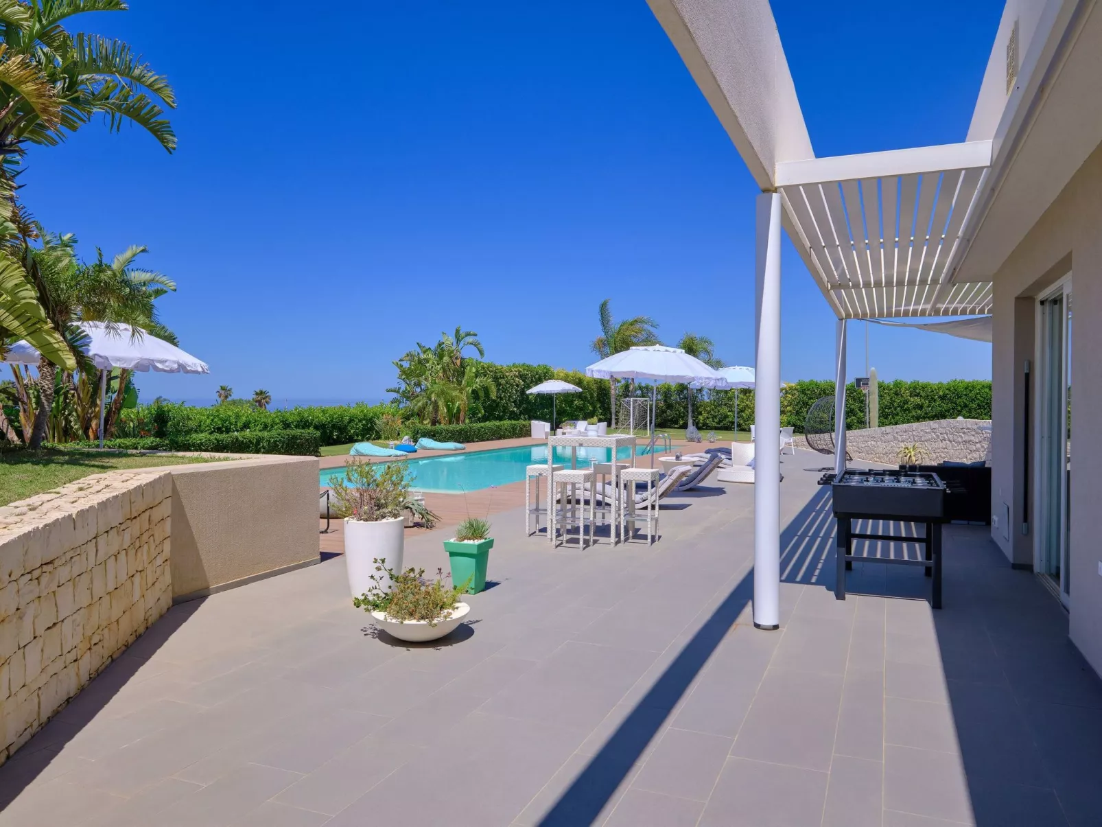 Anthea, Villa mit Pool und Fußball-Tennisplatz nur wenige Kilometer vom Strand-Image-tags.info